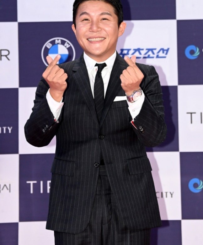 조세호의 2억 원 차량과 주우재의 폭로: 연예계의 부와 행복의 기준